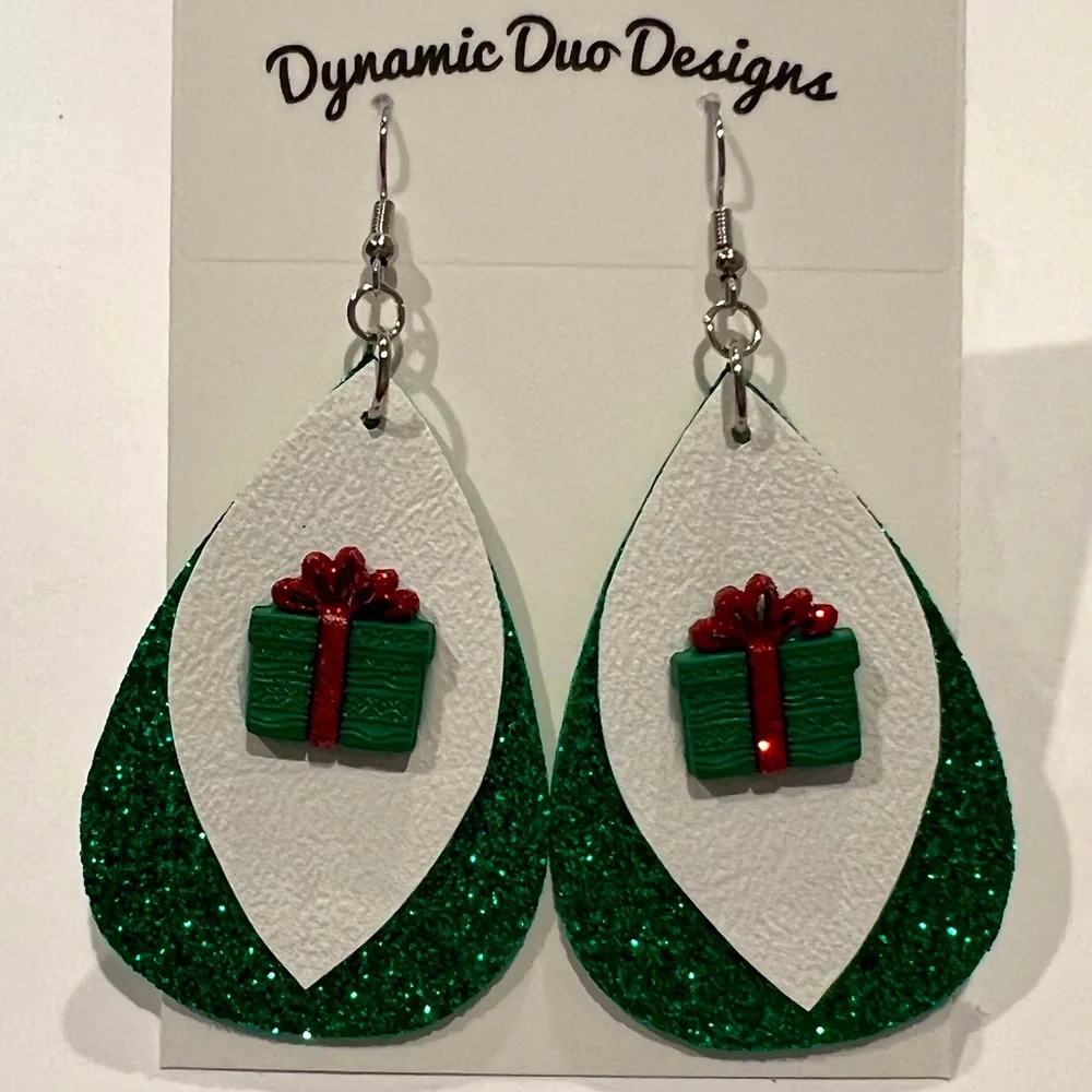 Christmas Present 🎁 glitter earrings - Picture 5 of 6